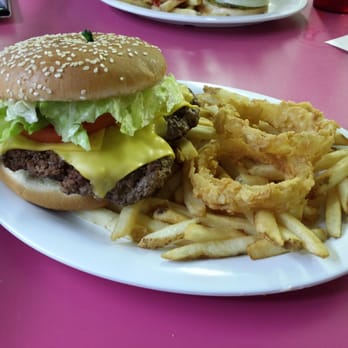 Angel's Dining Car - "For real men only 1 pound burger". The pic doesn't reflect just how massive this Burger was. Couldn't finish the whole thing. - Southern Near Me - Palatka, Florida