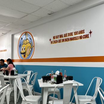 Mariscos El Submarino - interior - Seafood Near Me - Jackson Heights, New York Mariscos El Submarino - interior - Seafood Near Me - Jackson Heights, New York