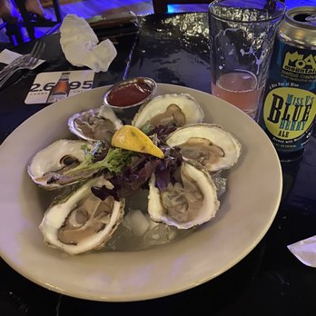 Wildcat Inn & Tavern - a plate of oysters with a can of beer - American Near Me - Jackson, New Hampshire Wildcat Inn & Tavern - a plate of oysters with a can of beer - American Near Me - Jackson, New Hampshire