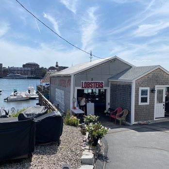 Morrison's Lobsters - Entrance - Seafood Near Me - Kittery, Maine