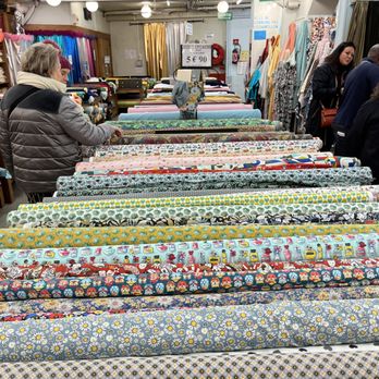 Marché Saint Pierre - Fabric Stores Near Me - Paris, 75 Marché Saint Pierre - Fabric Stores Near Me - Paris, 75