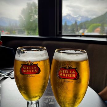 Earls Kitchen + Bar - Stella Beers at Earls - Canadian (New) Near Me - Banff, Alberta Earls Kitchen + Bar - Stella Beers at Earls - Canadian (New) Near Me - Banff, Alberta
