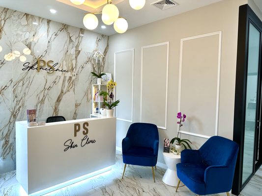 Our Story - PS SKINCLINIC is a facial bar that introduces a new skincare lifestyle. Our highly-specialized, results-driven facial treatments are based on a simple philosophy: great skin takes consistent upkeep.

Our facials are designed to maximize the time we have with you and to maximize results. We believe in using the best skincare technologies, products and estheticians to help you reach your skin goals.

After one visit, you’ll glow. Over time, you’ll achieve healthy, beautiful skin that lasts. Schedule one of our facial treatments today.