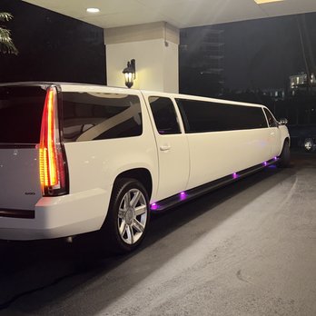 Zan Luxury Transportation - Súper Stretch Escalade Limo - Limos Near Me - Miami, Florida Zan Luxury Transportation - Súper Stretch Escalade Limo - Limos Near Me - Miami, Florida