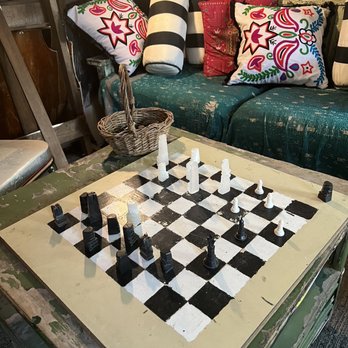 Rabbit Hash General Store - Chess - Antiques Near Me - Rabbit Hash, Kentucky