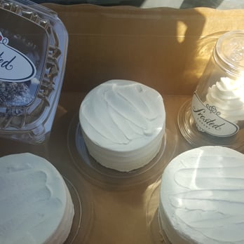 Frosted Cakery - Wedding cake tasting - Bakeries Near Me - Fresno, California
