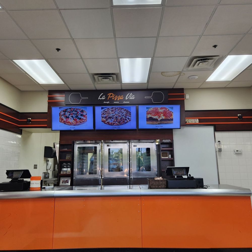 La Pizza Via - can't wait for my thin crust and Detroit style this place hopping - Pizza Near Me - Fox River Grove, Illinois