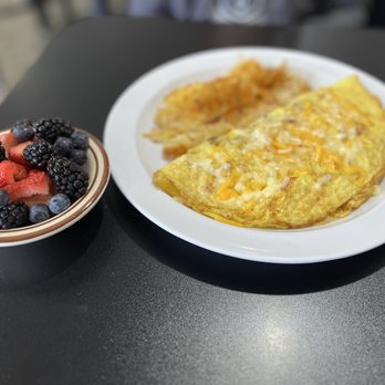 Pacific Diner - Meat lovers omelette with fruit. Notice it is good fruit and not honeydew and melon - Breakfast & Brunch Near Me - Henderson, Nevada Pacific Diner - Meat lovers omelette with fruit. Notice it is good fruit and not honeydew and melon - Breakfast & Brunch Near Me - Henderson, Nevada