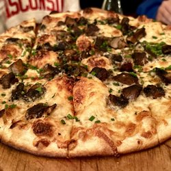 Grampa's Pizzeria - Mushroom pie.