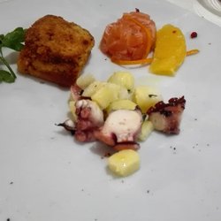 Lungomare 29 - Un po' di antipasti tra salmone, polpo e patate