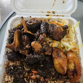 D&L Caribbean Cuisine - Oxtail plate - Caribbean Near Me - District Heights, Maryland