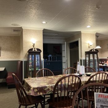Doyles Restaurant - Dining room decor - Seafood Near Me - Selbyville, Delaware Doyles Restaurant - Dining room decor - Seafood Near Me - Selbyville, Delaware