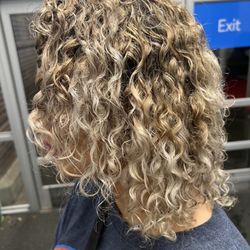 Maren Karsen Salon