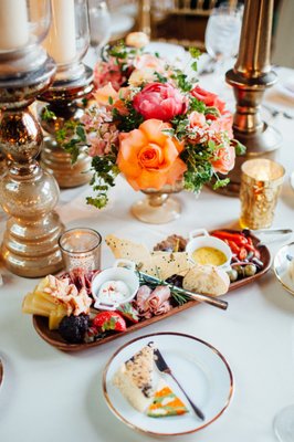 Entertaining Company by null