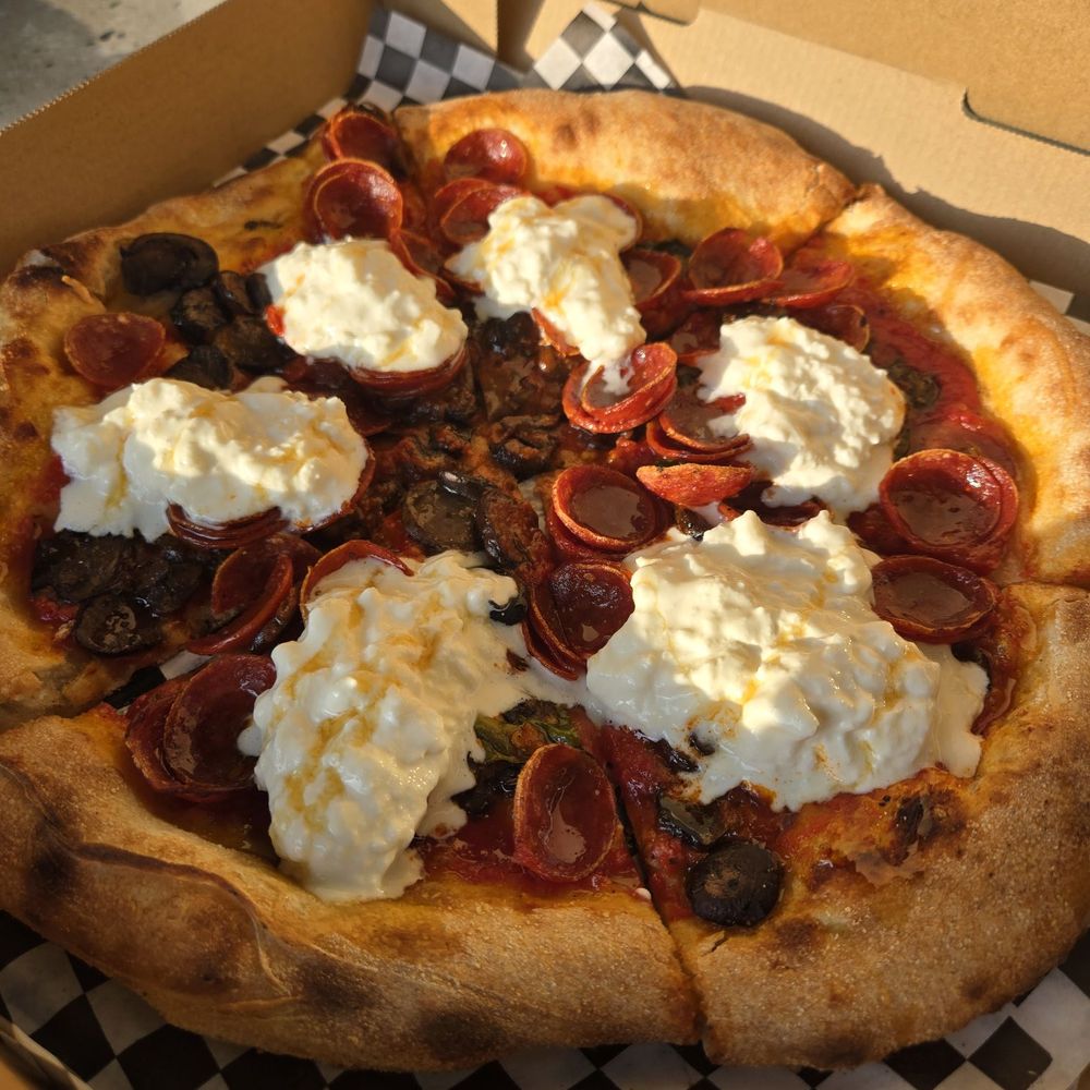 La Crosta Di Napoli - Soppressata - Pizza Near Me - Whittier, California La Crosta Di Napoli - Soppressata - Pizza Near Me - Whittier, California