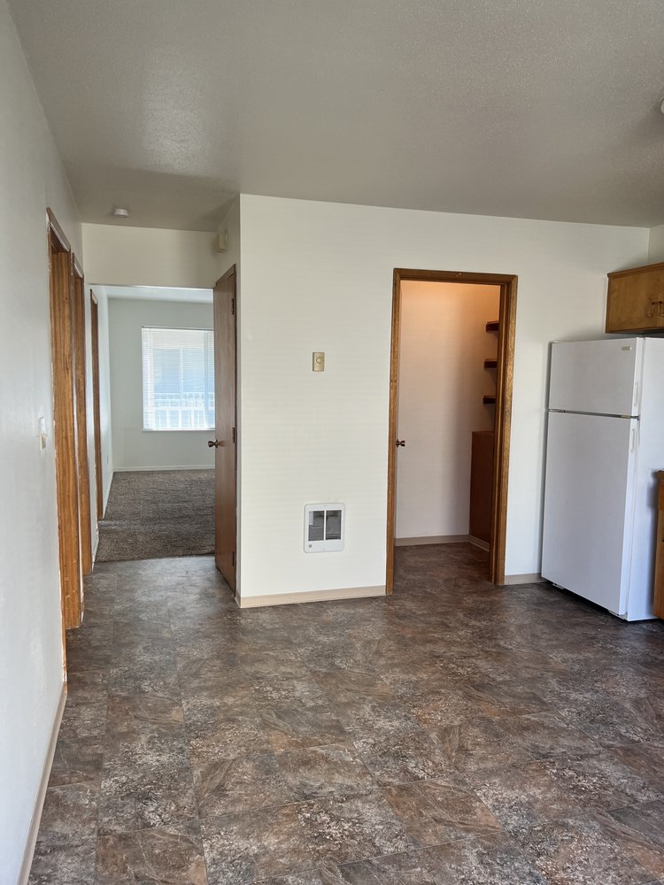 CARDINAL MANOR APARTMENTS Updated June 2024 10 Photos 915 S 41st