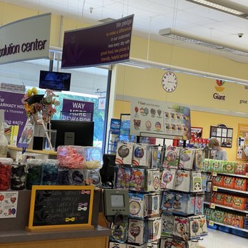 Giant - I was ridiculed right under this "Friendly Helpful" service. - Grocery Near Me - Herndon, Virginia Giant - I was ridiculed right under this "Friendly Helpful" service. - Grocery Near Me - Herndon, Virginia