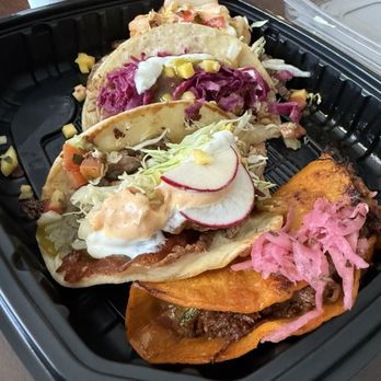 King and Queen Cantina - Birria taco, shrimp taco, el pastor - Mexican Near Me - Santa Monica, California