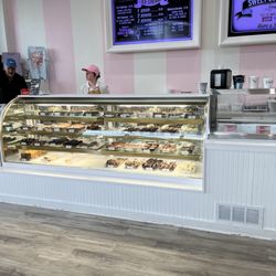 Sweet Cone Alabama Ice Cream - The counter