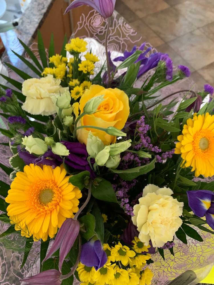 LINDA JANES FLORIST Updated September 2024 7 Castle Street, High