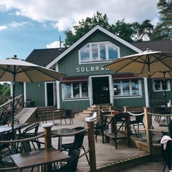 Solbrännan Serverings - Utsidan. Stor uteservering