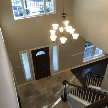 SelecTex Painting LLC - Beautiful Bee Cave home landing "Accessible Beige." - Painters Near Me SelecTex Painting LLC - Beautiful Bee Cave home landing "Accessible Beige." - Painters Near Me