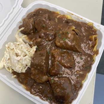 Nicky's Lunch Wagon - Braised beef with fettuccine $15 (tax included) - Food Stands Near Me - Honolulu, Hawaii
