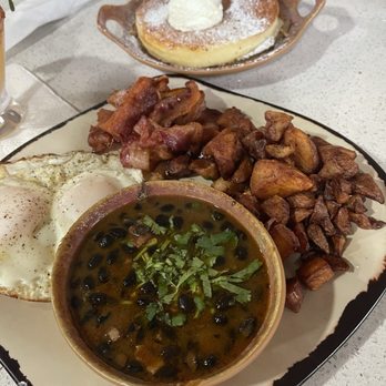 Buenos Dias - Salvadoran Near Me - Houston, Texas