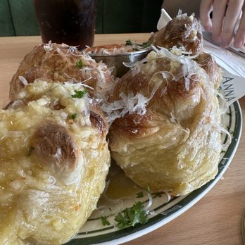 Anna Pizza - Garlic knots are soooo good. - Pizza Near Me - Los Angeles, California