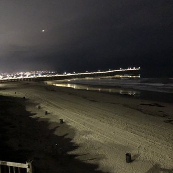 Pacific Terrace Hotel - Beach in front of hotel - San Diego, CA