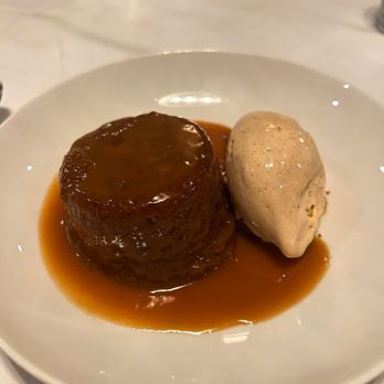 FIG - Sticky sorghum pudding - New American Near Me - Charleston, South Carolina FIG - Sticky sorghum pudding - New American Near Me - Charleston, South Carolina