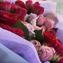 Luna Flowers Shop - You think she'll say no to this once i ask her out?!!