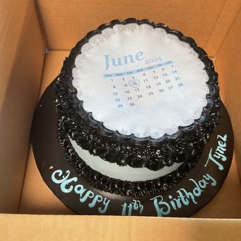 Calumet Bakery - They ugly cake - Bakeries Near Me - Lansing, Illinois