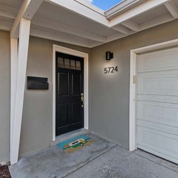 Stubbins Painting - Details of an exterior painting - Painters Near Me - Beverly Hills, California