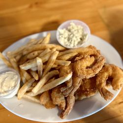 108 Ale House - Fried shrimp and whiting
