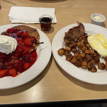 Bob Evans - Chocolate Strawberry Farmer's Choice - Breakfast & Brunch Near Me - Seffner, Florida Bob Evans - Chocolate Strawberry Farmer's Choice - Breakfast & Brunch Near Me - Seffner, Florida