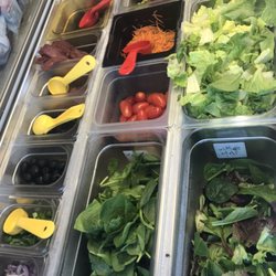 Fresh Hub Eatery - Fresh salads made to order and with ingredients you can see