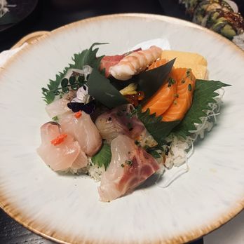 Oiza - Chirashi Bowl- Shiso leaf was delicious with the fish 10/10!!! - Sushi Bars Near Me - Fresno, California