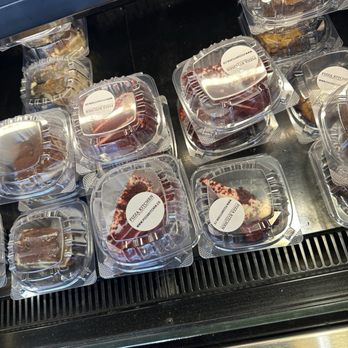 Pizza Kitchen - Cakes - Pizza Near Me - Tampa, Florida