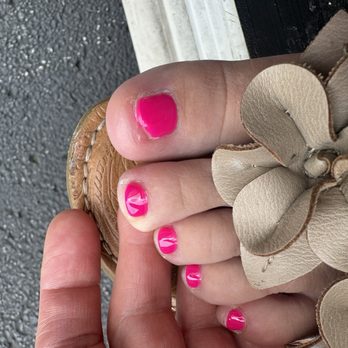 Luxe Nails - I tore this one running a 5K and no leveling out the nails or taking care of skin, nothing. Very disappointed. - Nail Salons Near Me - Shelbyville, Kentucky Luxe Nails - I tore this one running a 5K and no leveling out the nails or taking care of skin, nothing. Very disappointed. - Nail Salons Near Me - Shelbyville, Kentucky