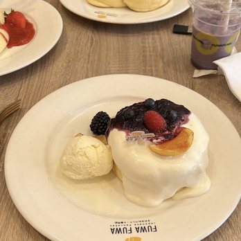 Fuwa Fuwa - Blueberry cheese and Blueberry latte - Desserts Near Me - Toronto, Ontario Fuwa Fuwa - Blueberry cheese and Blueberry latte - Desserts Near Me - Toronto, Ontario