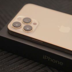 AT&T Store - New New New iPhone *1/13/22