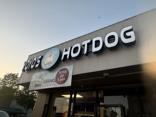 YoYo's Hotdog by null