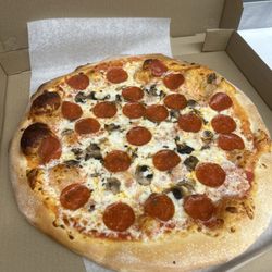 Beach Bumz Pub & Pizzeria - Delicious pizzas grilled burgers and full bar!! Best charbroiled burgers and sandwiches on the waterfront, Morehead City!!