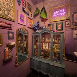 The Parlour Lounge - Bathroom