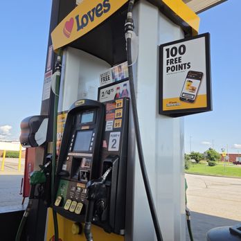 Love's Travel Stop - Gas Stations Near Me - Strafford, Missouri