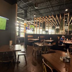 Rotolo's Craft & Crust - Decor