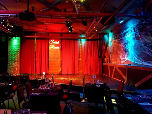 Lucky Cheng's Drag Queen Show Place by null