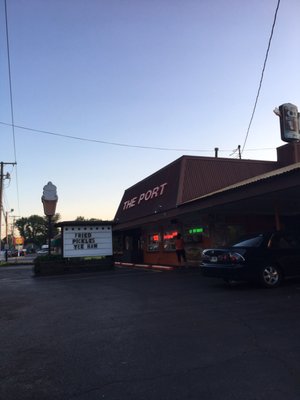 Port Drive In by null