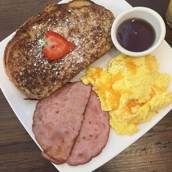 Toasterz Cafe - French toast platter - Breakfast & Brunch Near Me - Houston, Texas